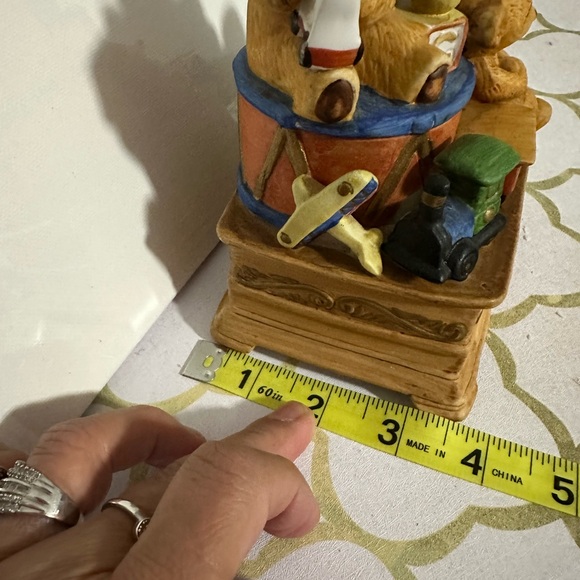 Music box Vintage Bear with toys EUC
Video down below music box works❤️ - Picture 11 of 12
